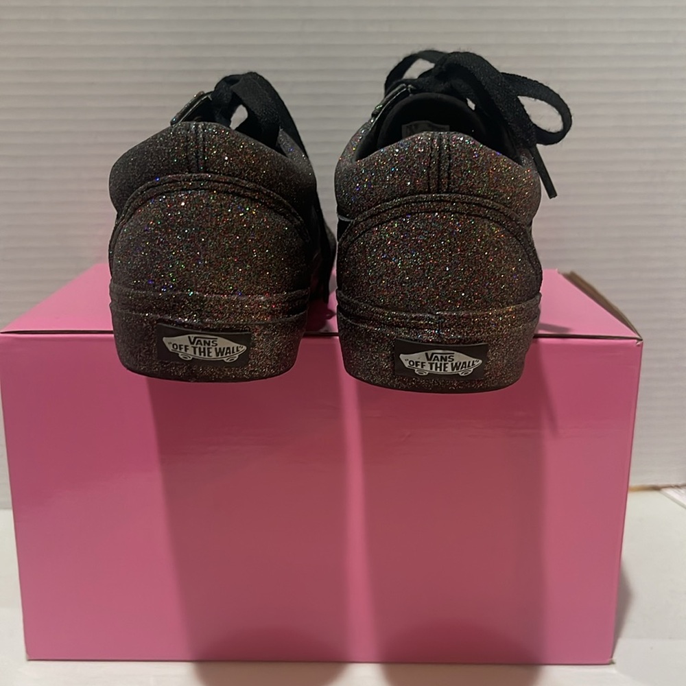 Vans - Picture 5 of 8